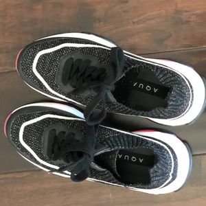 WOMEN'S NEVER WORN AQUA SNEAKERS